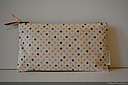 Trousse ou pochette zippée bicolore, tissu à fleurs/rosaces noir, tissu à petits pois multicolores fond beige, doublée(sac housse étui zip zippé fermeture éclair sac à main rangement transport portable tablette crayons papiers maquillage toilettes clés appareil photo japonnais japonais géométriques fleurs rosaces rétro vintage école enfant)
